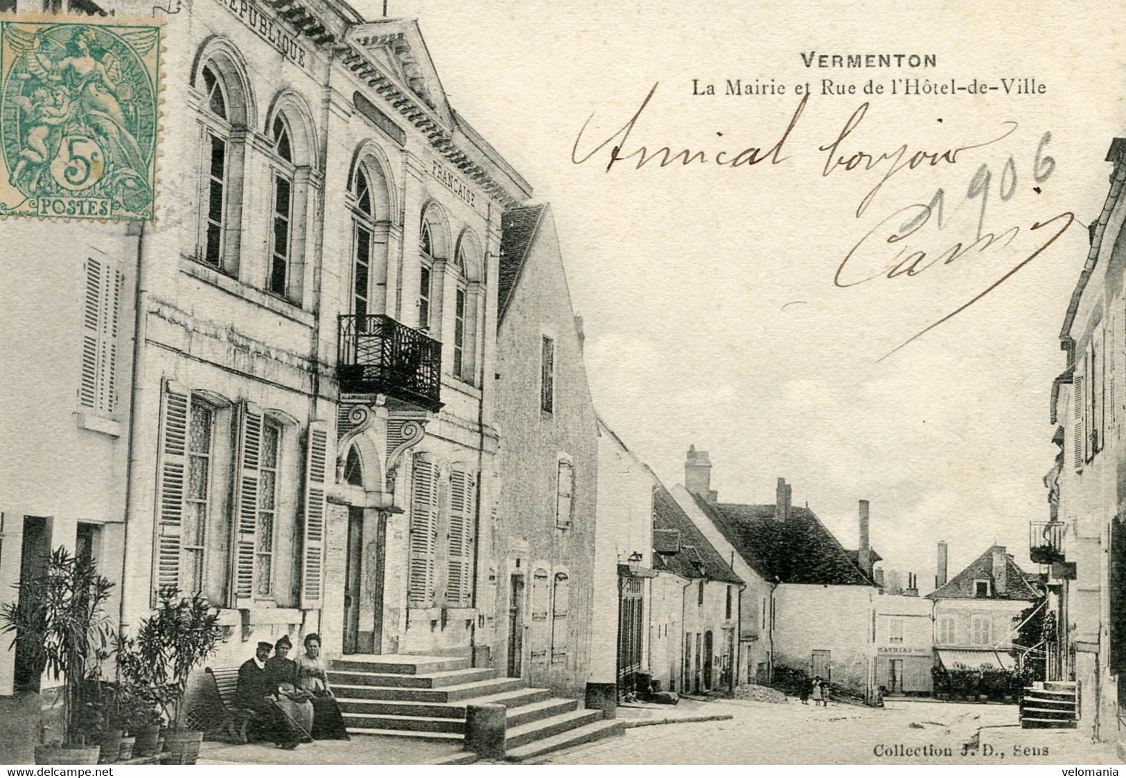 11009 Cpa 89 Vermenton - La Mairie Et Rue De L' Hôtel De Ville - Vermenton