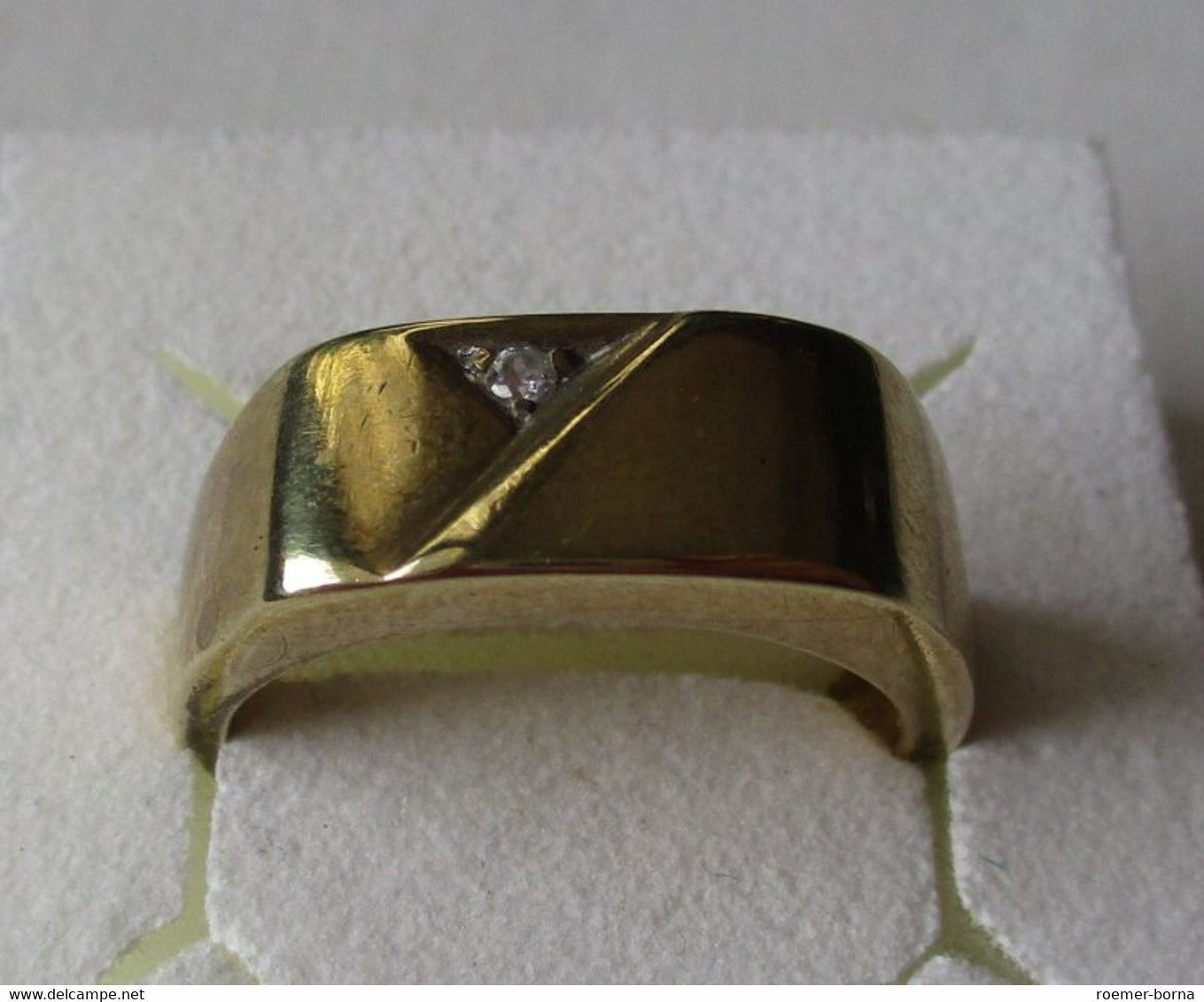 Dekorativer Massiver 333er Gold Damenring Mit Kleinem Weißen Stein (119388) - Rings
