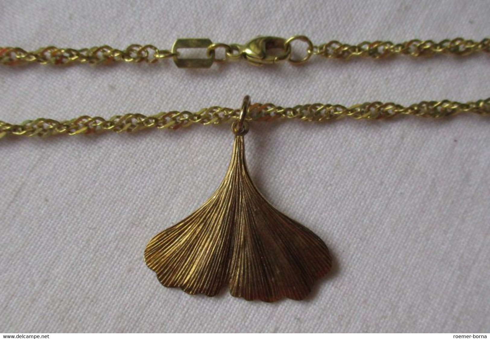 Elegante 333er Gold Damenkette Mit 375er Gold Ginkgoblatt Anhänger (153398) - Necklaces/Chains