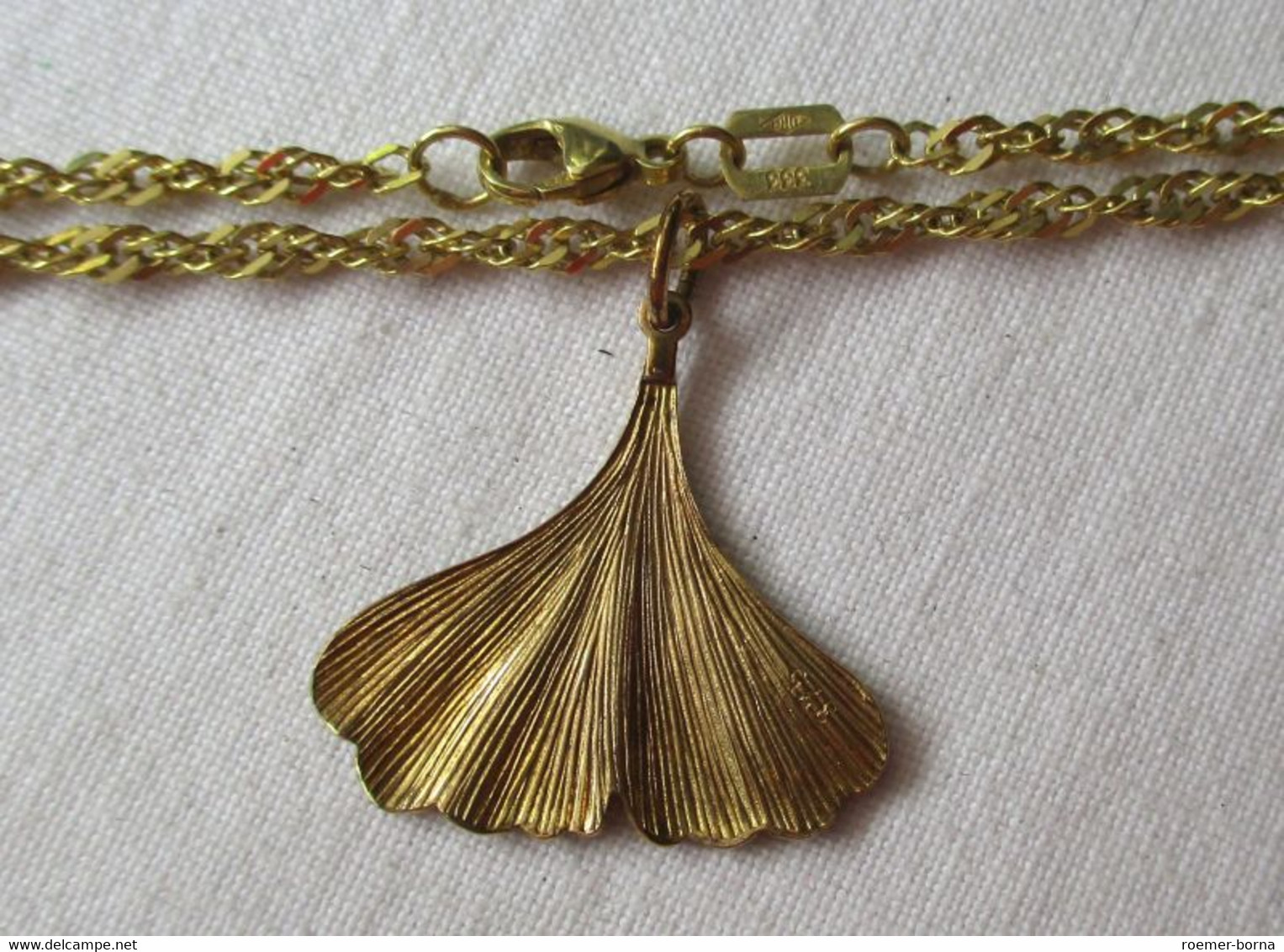Elegante 333er Gold Damenkette Mit 375er Gold Ginkgoblatt Anhänger (153398) - Necklaces/Chains