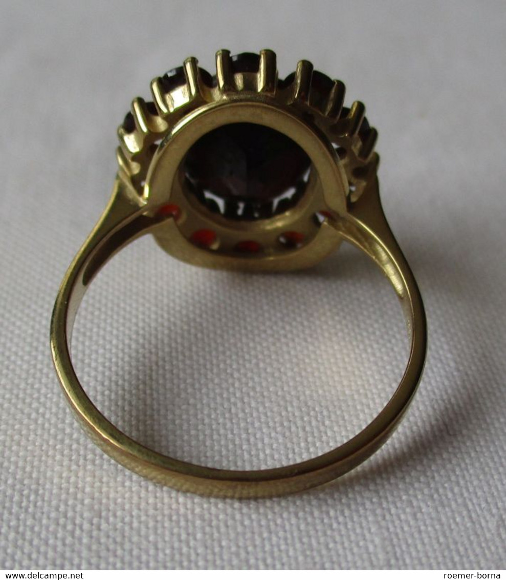 Dekorativer Gestufter 333er Gold Damenring Mit Granatbesatz (110354) - Ringe