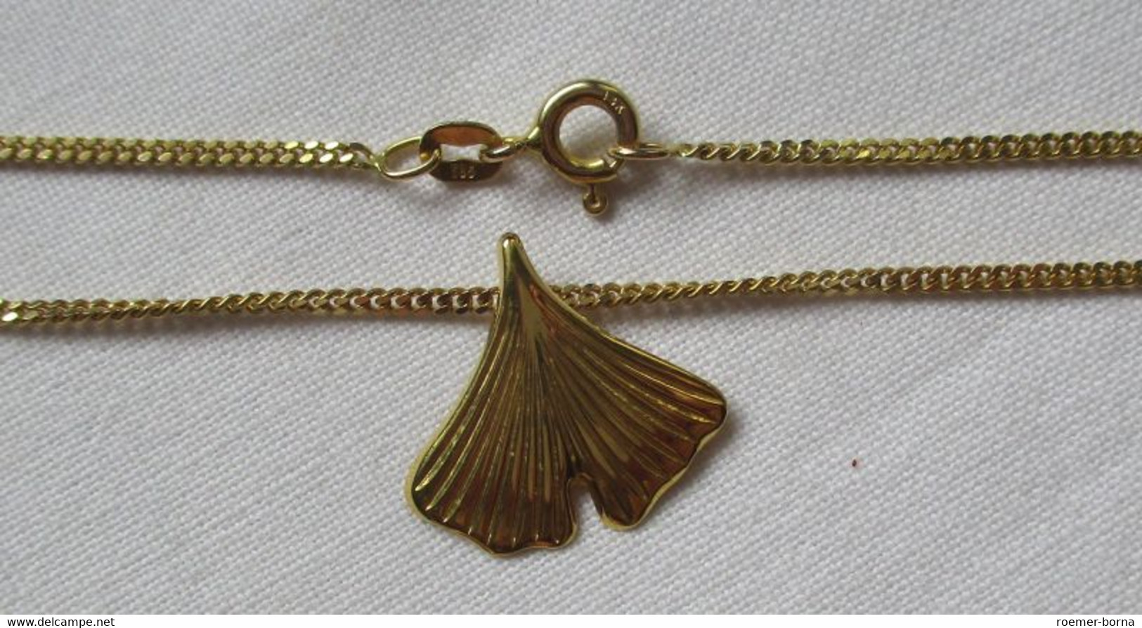 Charmante Kette Aus 585er Gold Mit Elegantem Ginkgoblatt Anhänger (126399) - Halsketten