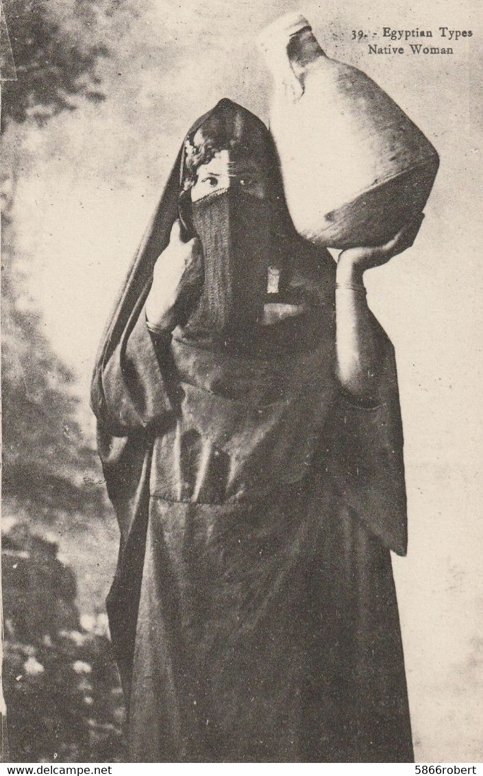 CARTE POSTALE ORIGINALE ANCIENNE : EGYPTIAN TYPES NATIVE WOMAN JEUNE FEMME PORTEUSE D'EAU JARRE EGYPTE - Personnes