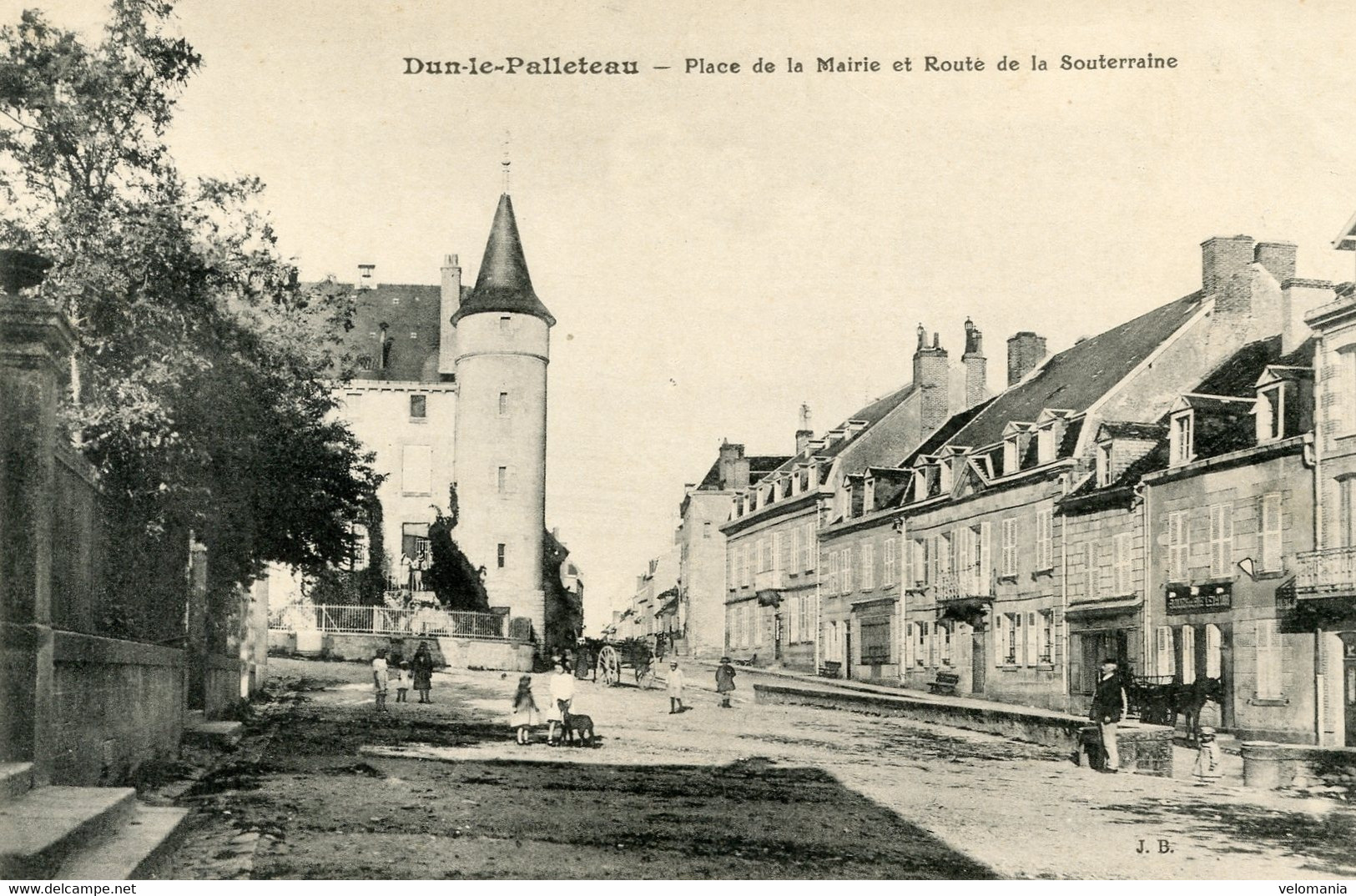 S8033 Cpa 23 Dun Le Palletau - Place De La Mairie Et Route De La Souterraine - Dun Le Palestel