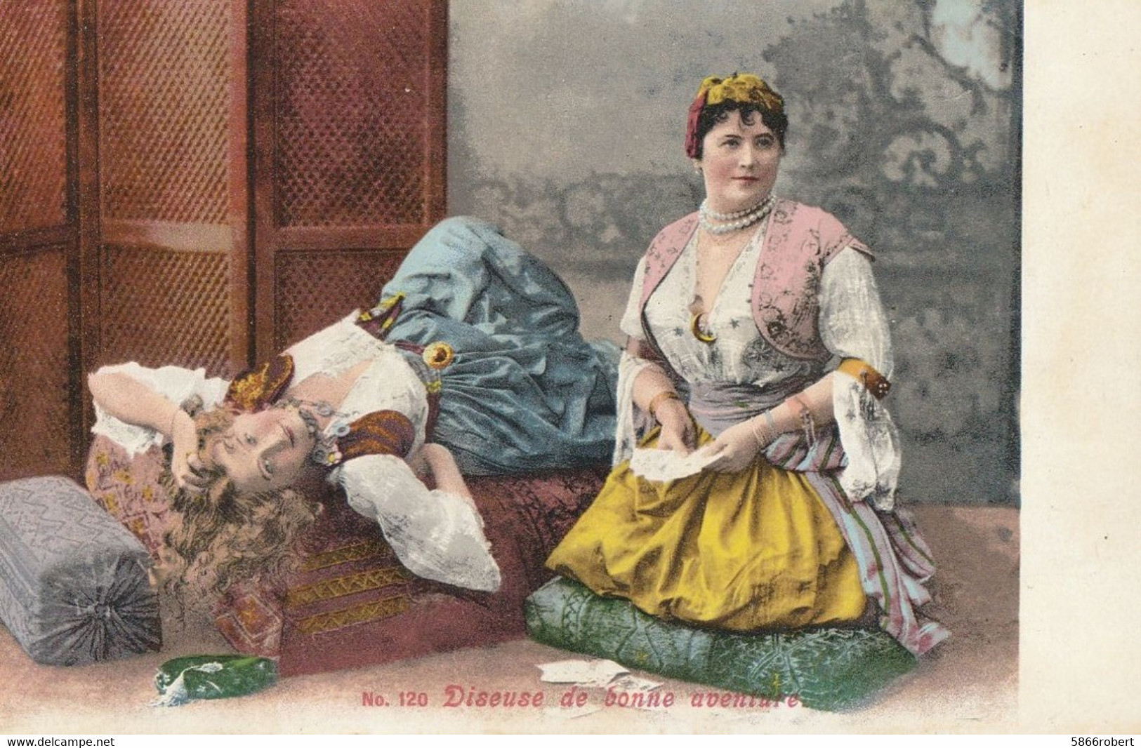 CARTE POSTALE ORIGINALE ANCIENNE COULEUR 1910 : DEUX JEUNES FEMMES EGYPTIENNES DONT LA DISEUSE DE BONNE AVENTURE EGYPTE - Personnes