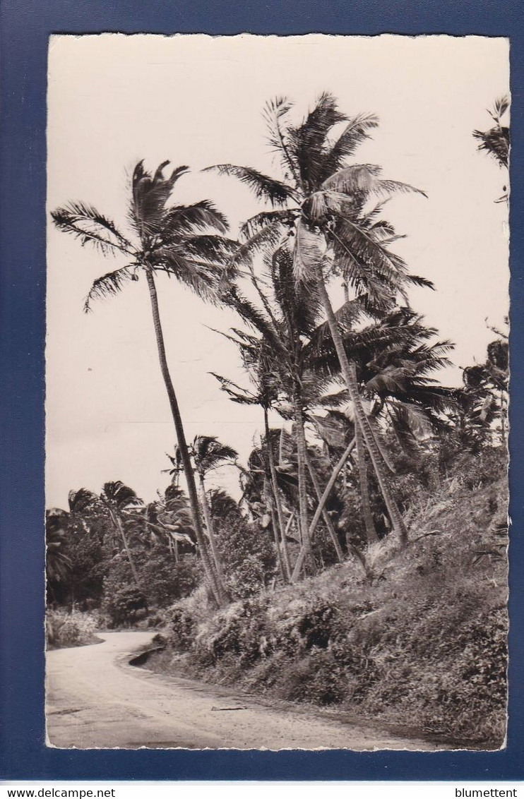 CPSM La Réunion Voir Le Dos Sainte Suzanne Timbres Surchargés - Andere & Zonder Classificatie