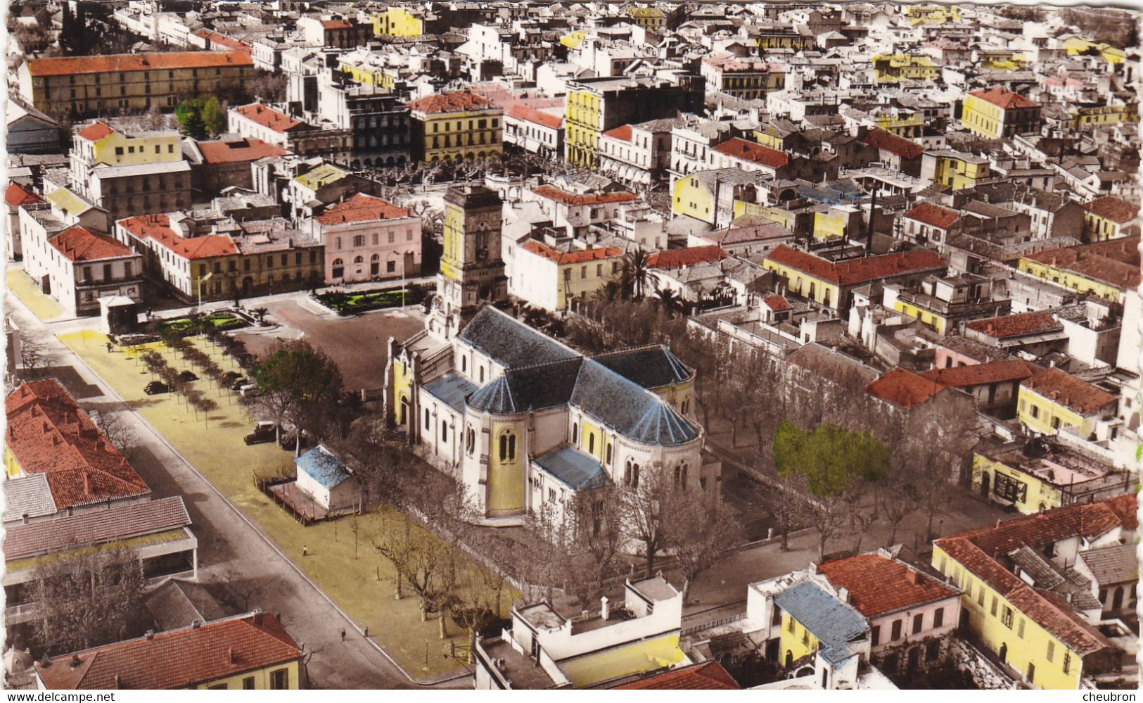 ALGERIE. BLIDA. VUE AERIENNE. L'EGLISE ET QUARTIER DE L'EGLISE. ANNEES 50 COULEUR - Blida