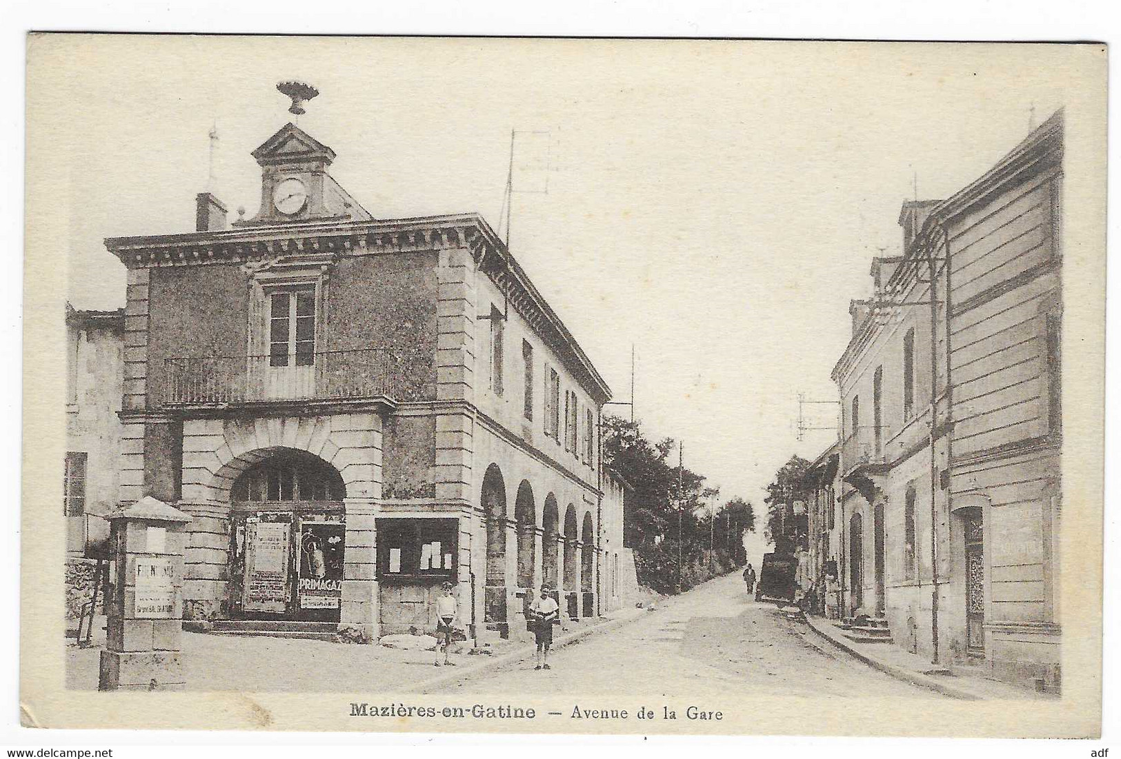 CPA MAZIERES EN GATINE, ANIMATION DANS L'AVENUE DE LA GARE, DEUX SEVRES 79 - Mazieres En Gatine