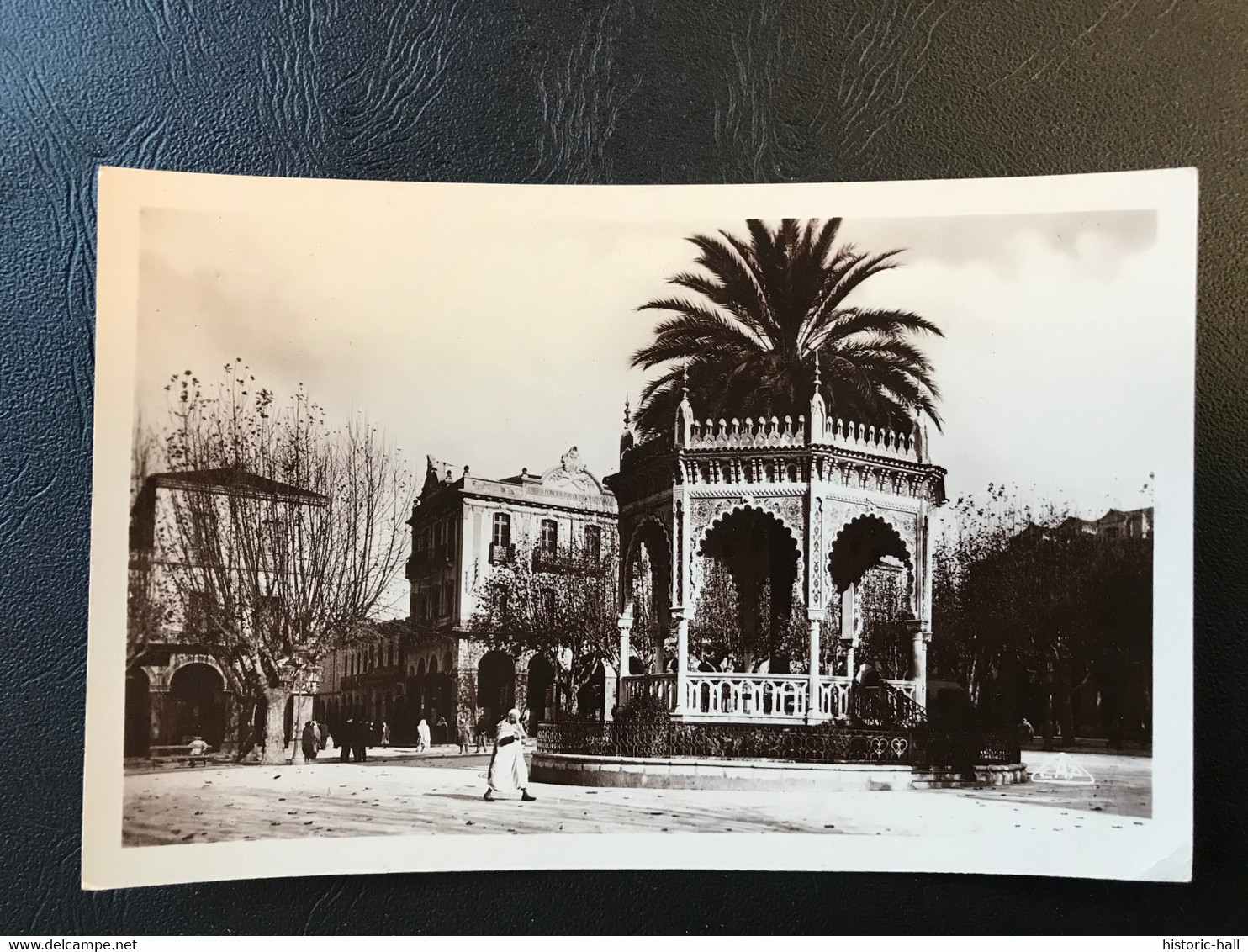 68 - BLIDA Place D’Armes. Le Kiosque - Blida