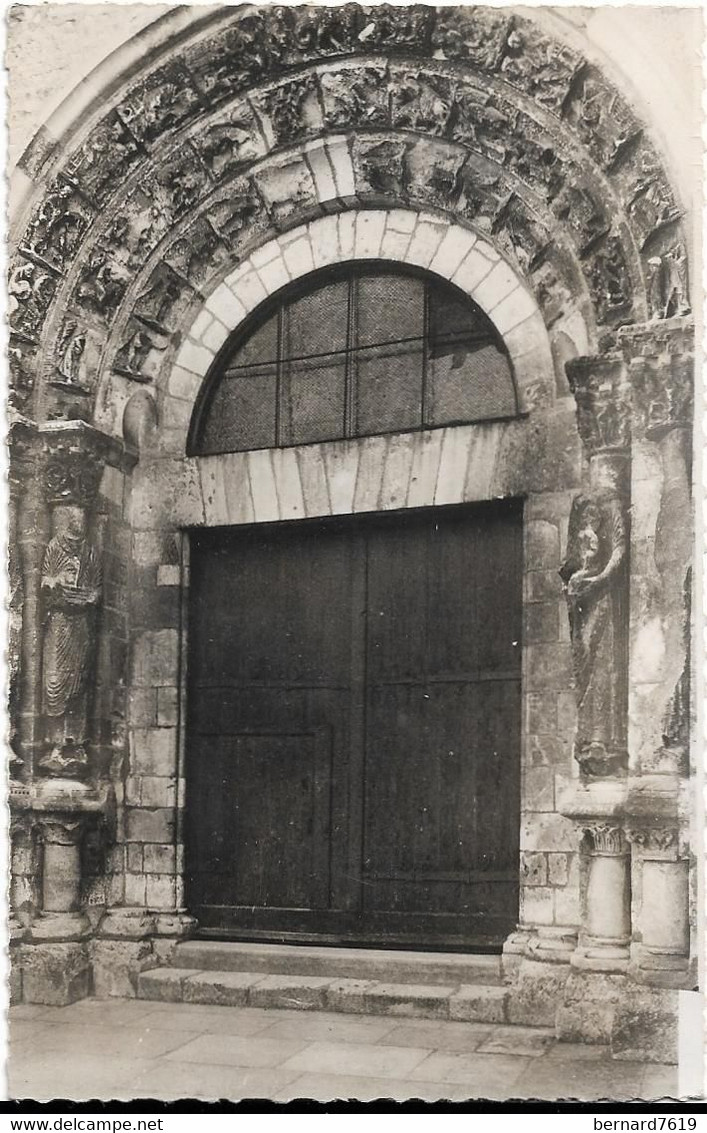 89    Vermenton  -le Portail De L'eglise  Notre Dame - Vermenton