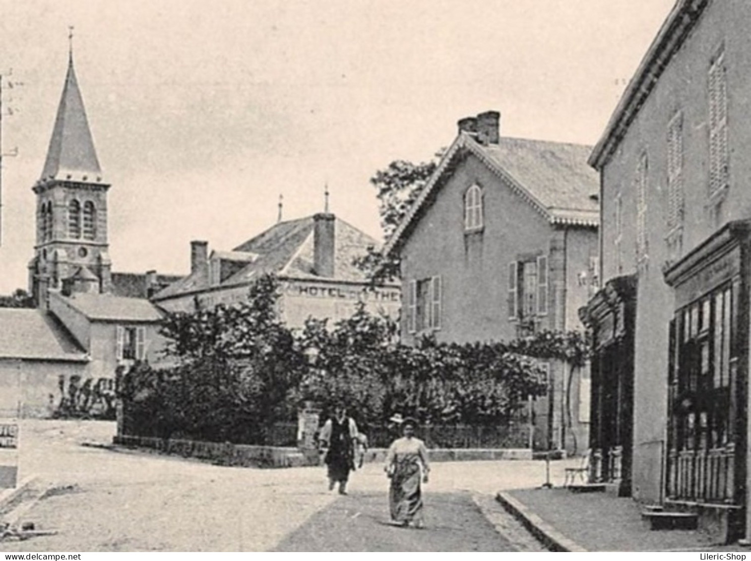 SAINT-HONORÉ-LES-BAINS  (58) - La Rue Et L'Église Et à Sa Droite L'Hotel Des Thermes - Éditions  ND - Saint-Honoré-les-Bains