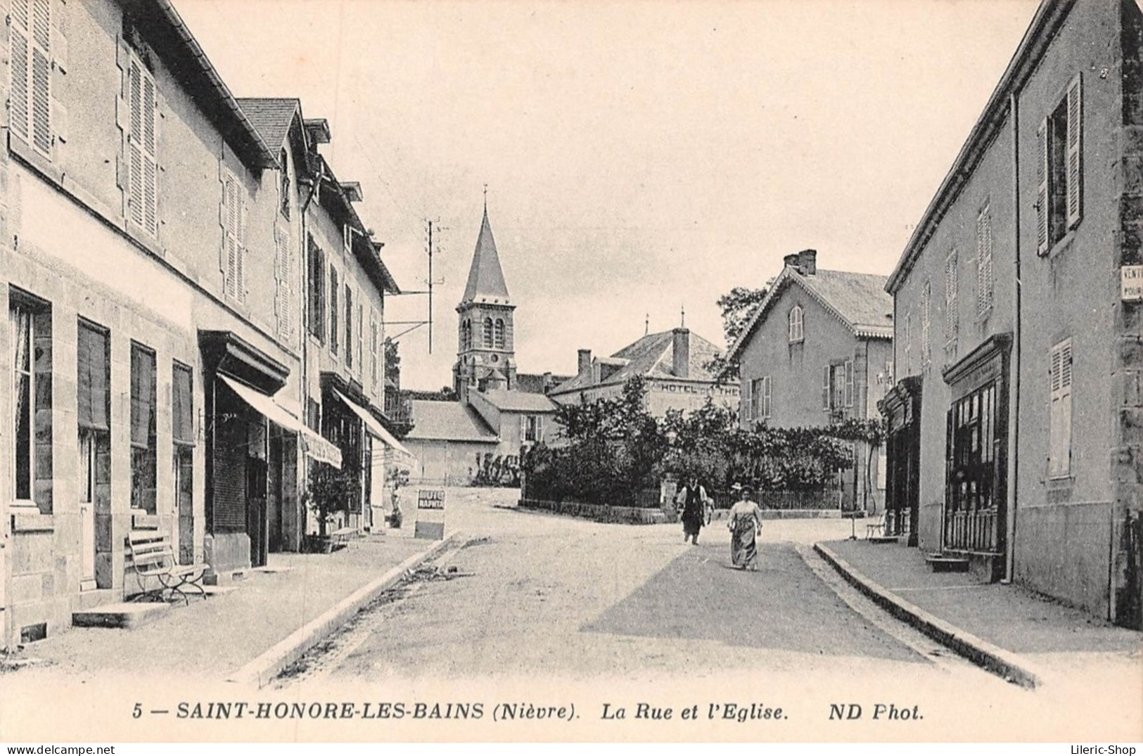 SAINT-HONORÉ-LES-BAINS  (58) - La Rue Et L'Église Et à Sa Droite L'Hotel Des Thermes - Éditions  ND - Saint-Honoré-les-Bains