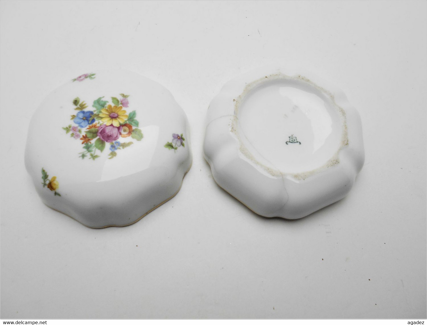 Ancienne Bonbonnière En Porcelaine De Sèvres. - Otros & Sin Clasificación