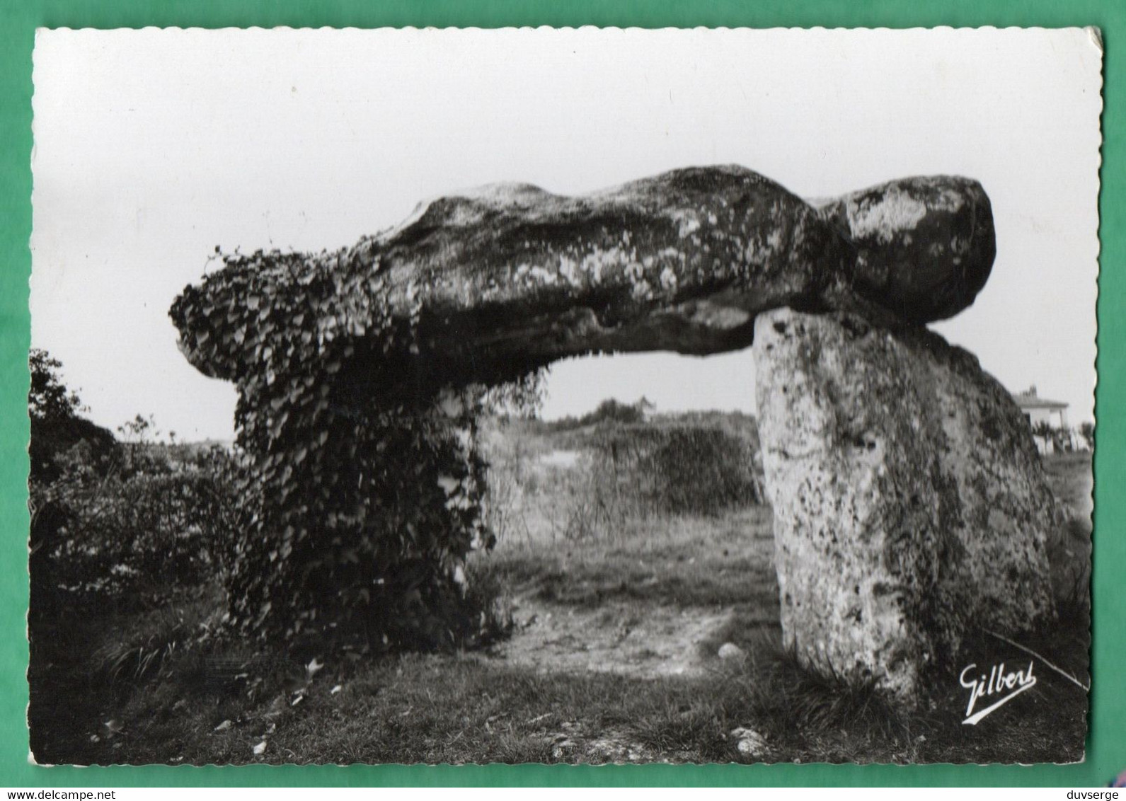 24 Dordogne Brantome Dolmen De Pierre Levée Et Chateau De Puymarteau ( Format 10,5cm X 15cm ) - Dolmen & Menhirs