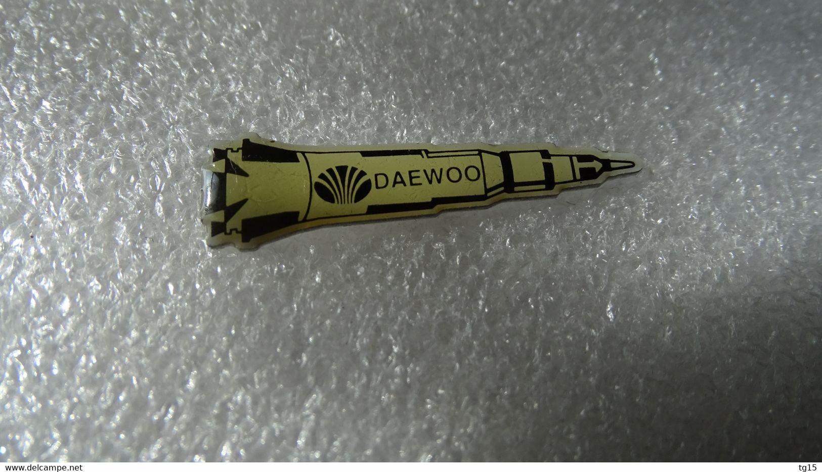 PIN'S    FUSÉE    DAEWOO - Space