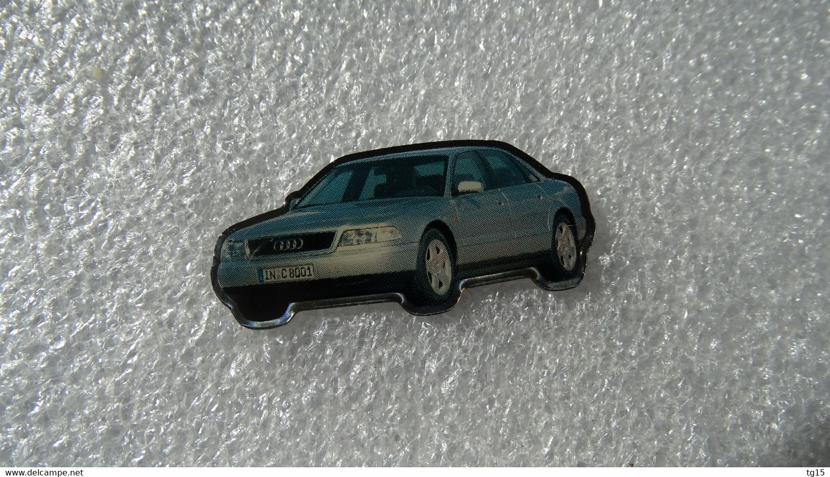 PIN'S    AUDI   A 4 - Audi