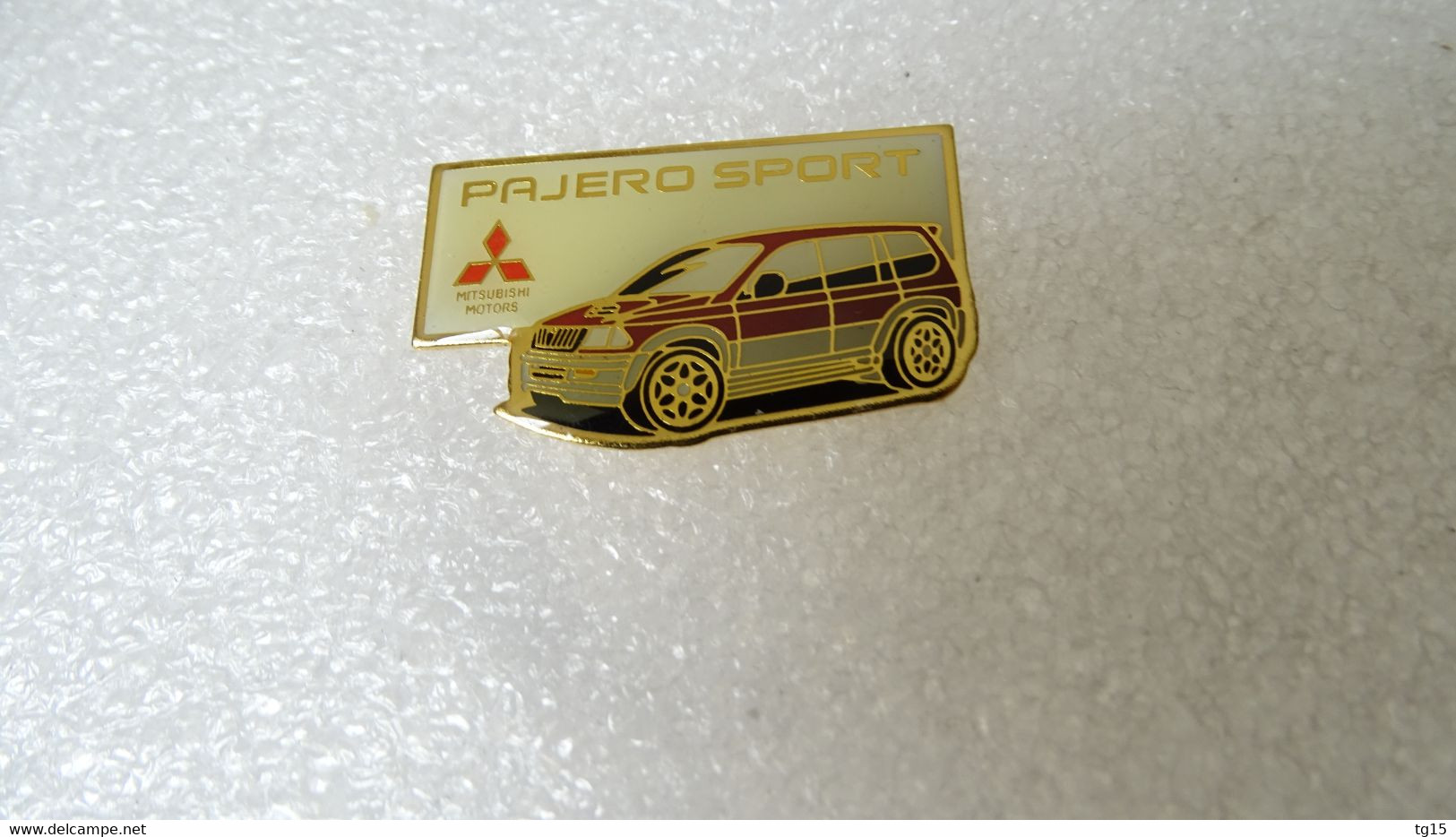 PIN'S    MITSUBISHI   PAJERO  SPORT - Mitsubishi