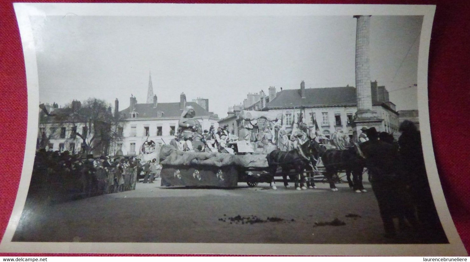 NANTES 44 - PLACE LOUIS XVI  DEFILE DE CARNAVAL - CHAR BACCHUS - Orte