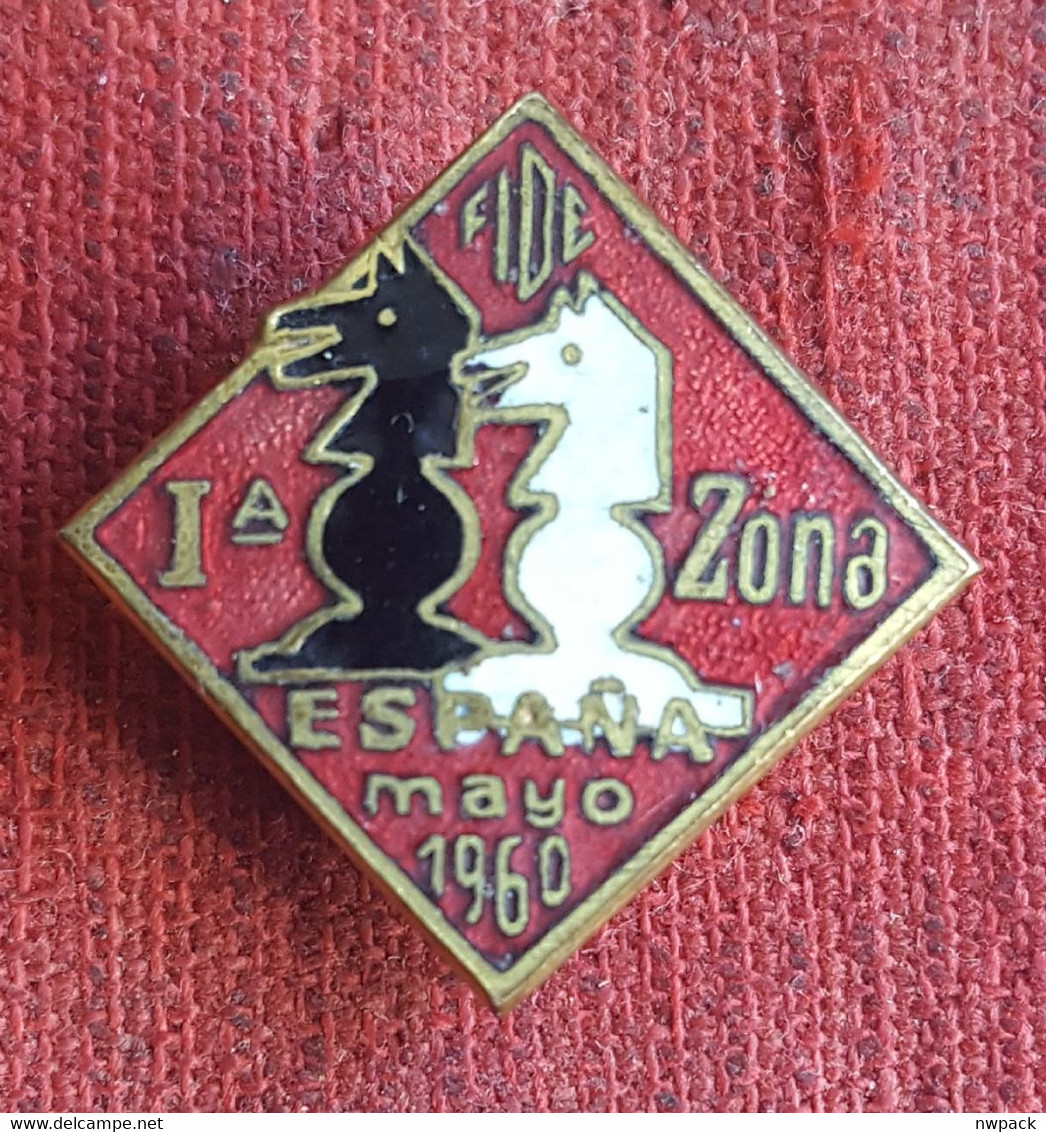 CHESS Tournament FIDE I. A - ZONA, SPAIN 1960  -  Enamel Buttonhole Badge / Pin - Jeux