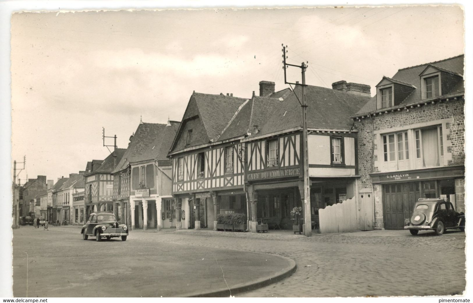 LA GUERCHE DE BRETAGNE LE BOURIDAL RUE DE VITRE ET DE VERDUN LES VIEUX PORCHES LOT 3 CARTES - La Guerche-de-Bretagne