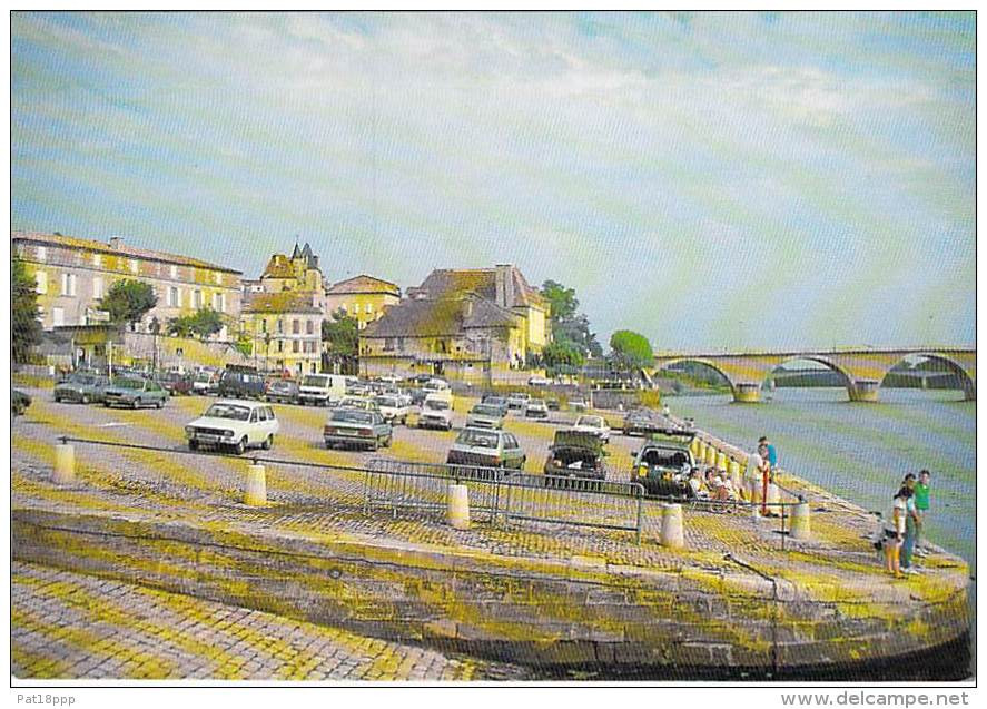 24 - BERGERAC : Les Bords De La Dordogne ( Automobiles Sur Un Parking Pavé ) - CPM GF - Dordogne - Bergerac