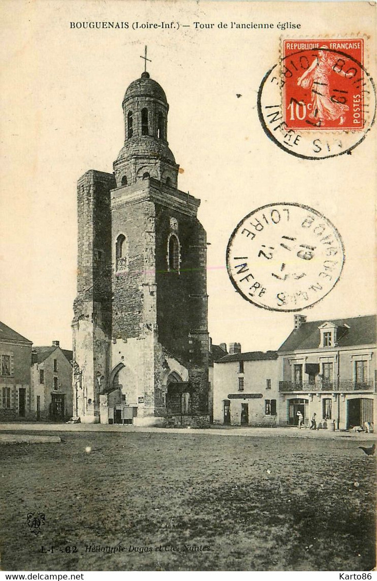 Bouguenais * Place Et Tour De L'ancienne église Du Village - Bouguenais