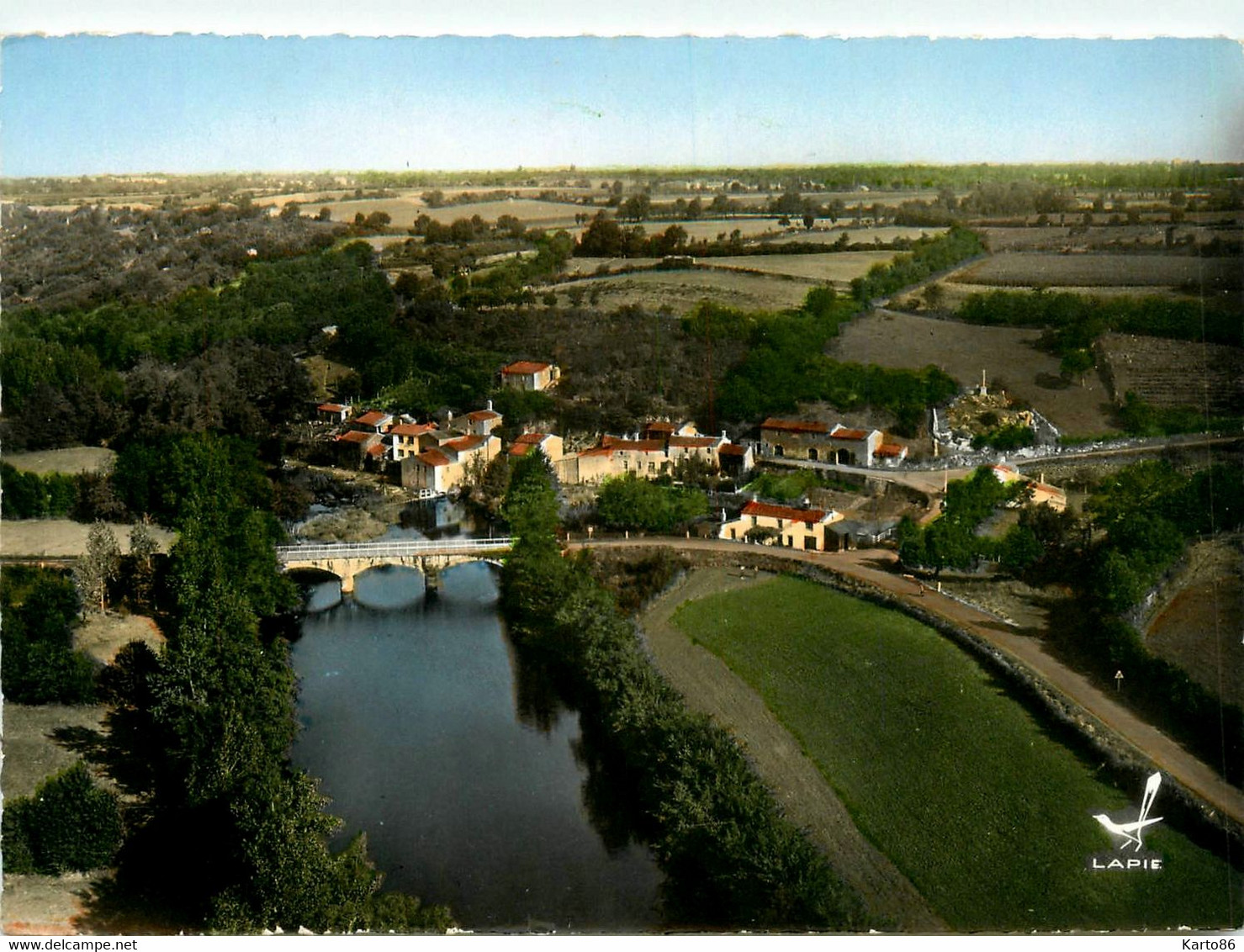 Boussay * Vue Aérienne Sur Le Pont Et La Sèvre Niortaise - Boussay