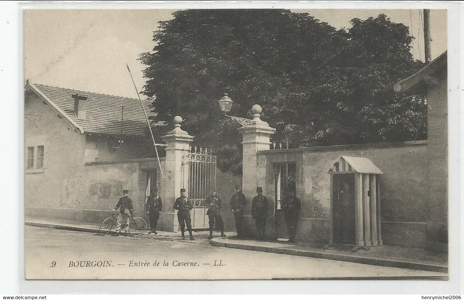 38 Isère Bourgoin Entrée De La Caserne - Bourgoin