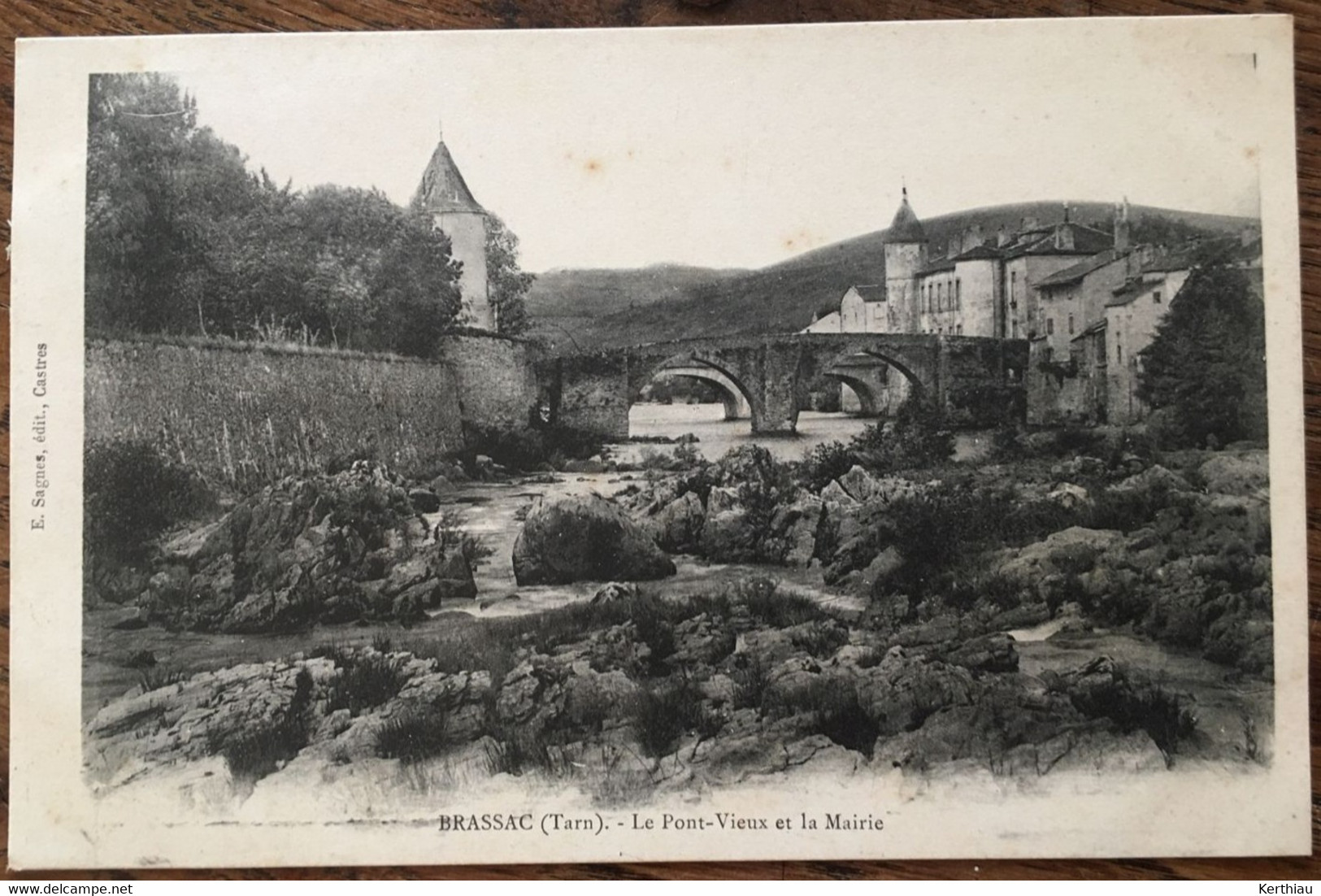 Brassac. 2 CPA Ponts: Les Deux Ponts; Le Pont-vieux Et La Mairie - Brassac