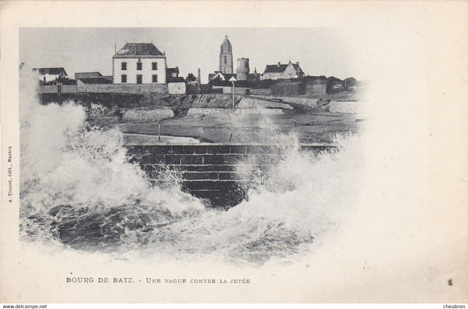 44. BOURG DE BATZ . CPA .UNE VAGUE CONTRE LA JETEE. - Batz-sur-Mer (Bourg De B.)