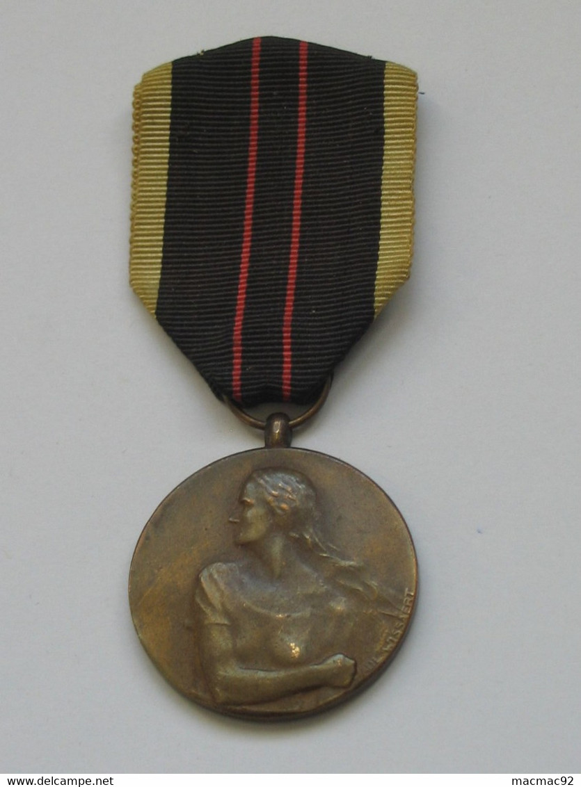 Médaille/décoration - BELGIQUE Médaille RESISTERE 1940/1945  **** EN ACHAT IMMEDIAT **** - België