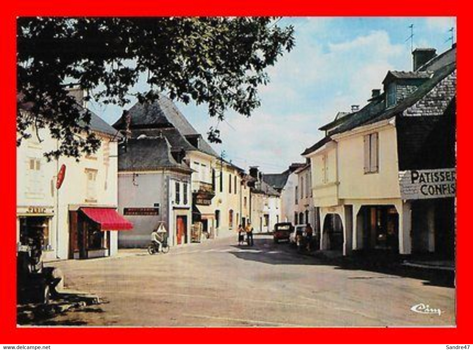 CPSM/gf (64) PONTACQ.  La Place Du Barry, Commerces..*7202 - Pontacq