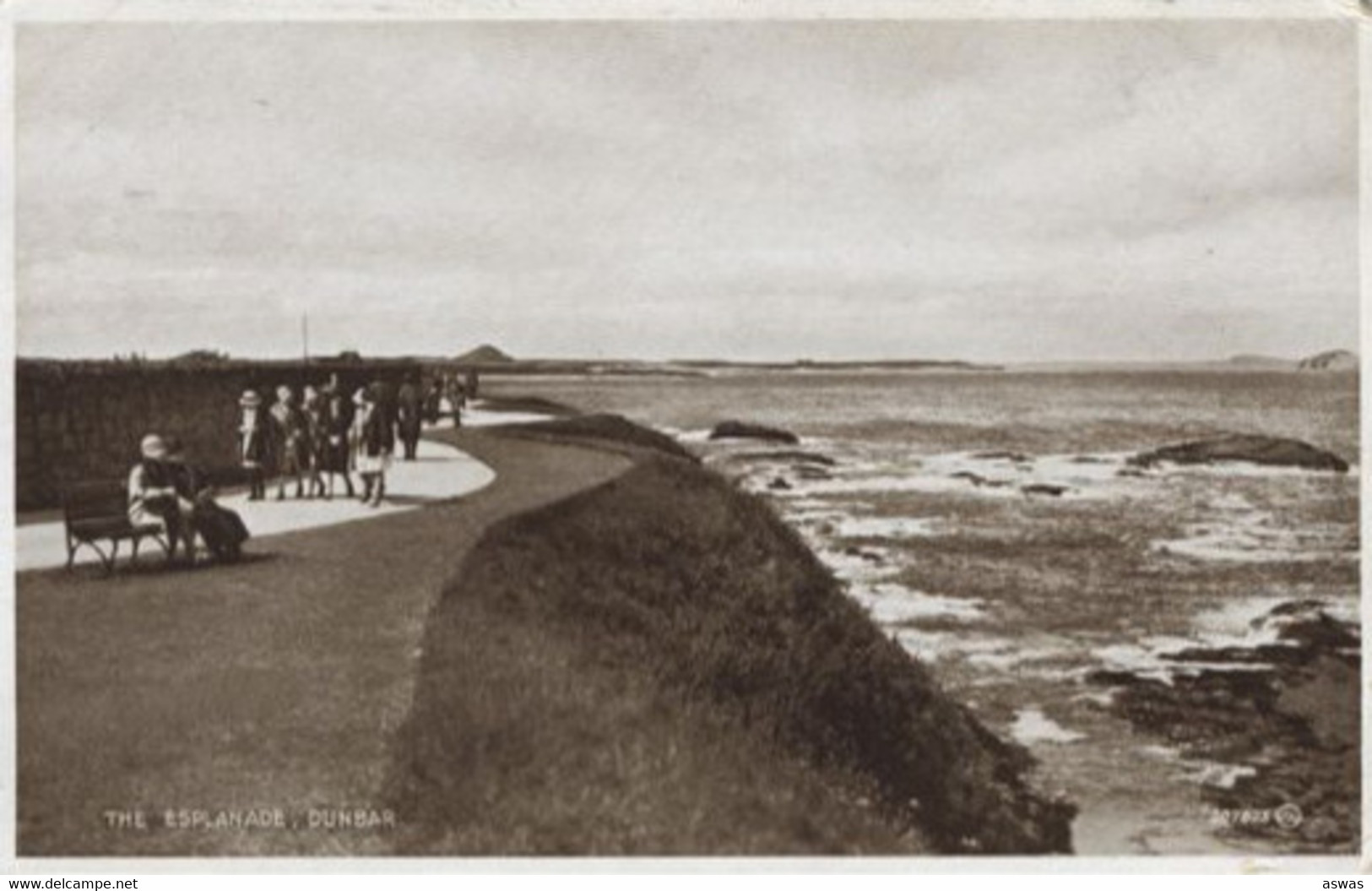 "PHOTO BROWN" : THE ESPLANADE, DUNBAR ~ ANIMATED - East Lothian