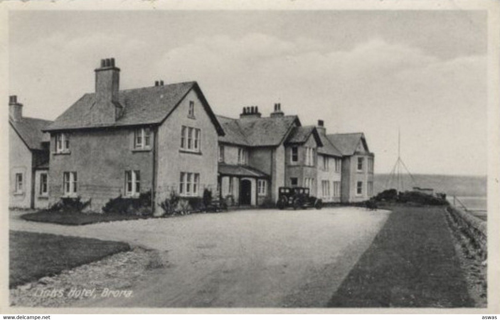 LINKS HOTEL, BRORA ~ OLD AUTOMOBILE PARKED UP ~ GOLFING INTEREST - Sutherland