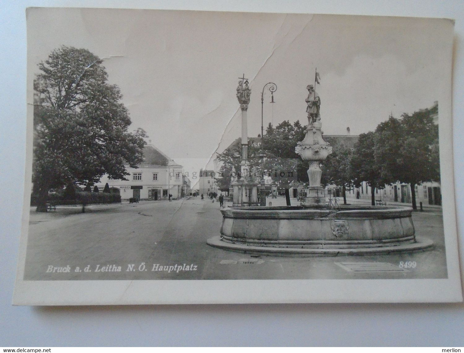 D189377  Österreich Bruck An Der Leitha  Brunnen  Fontaine Fountain  Hauptplatz - Bruck An Der Leitha