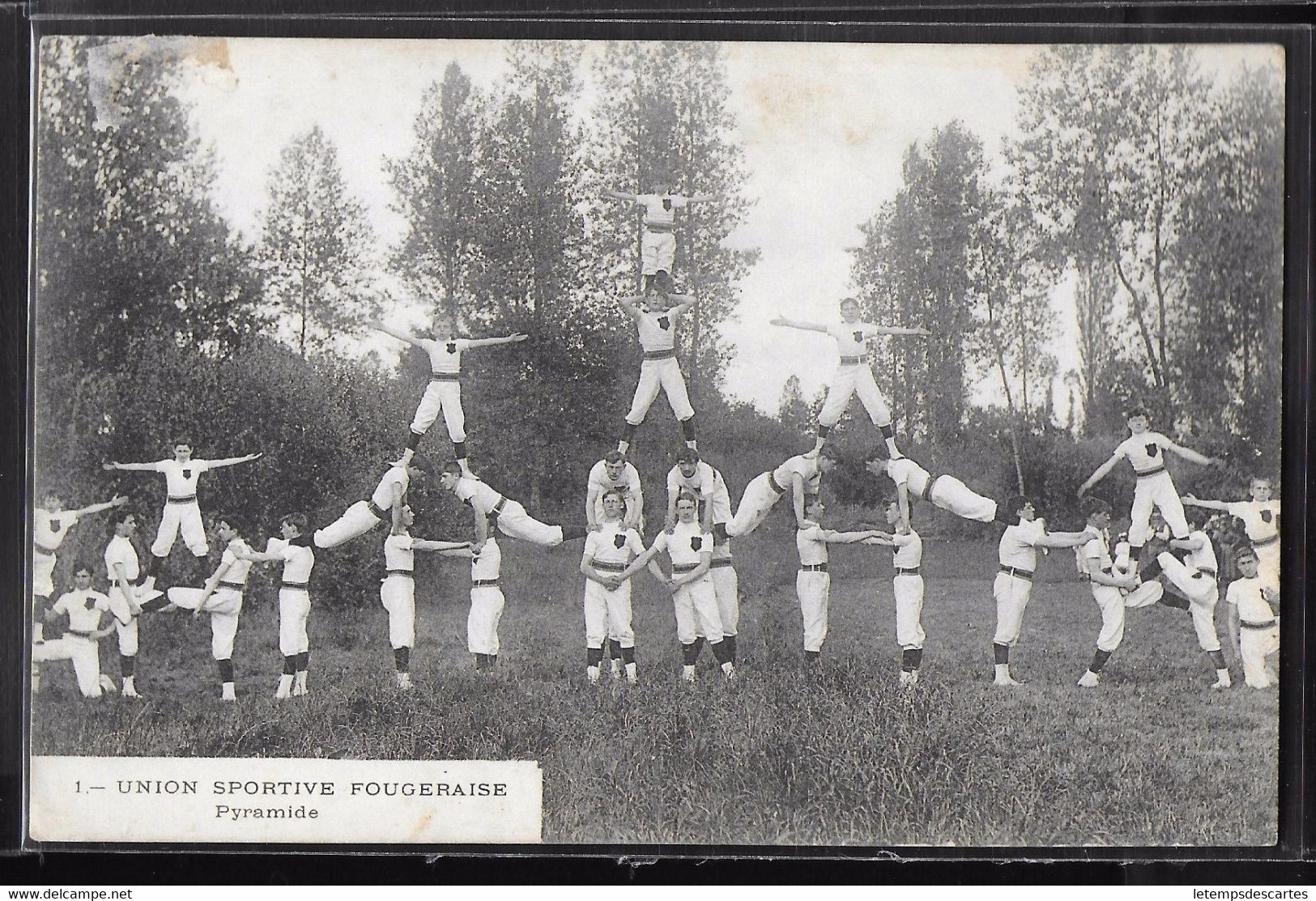 CPA 35 - Fougères, Union Sportive Fougeraise - Pyramide - Fougeres