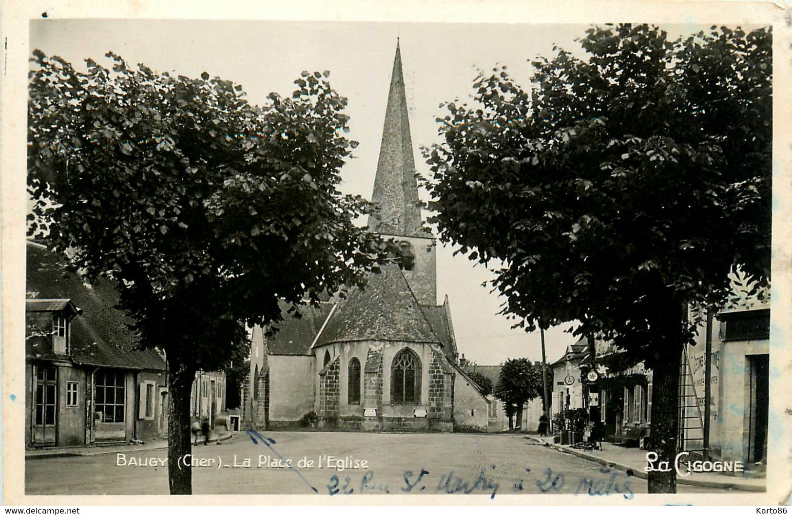 Baugy * Vue Sur La Place De L'église * Pompe à Essence - Baugy