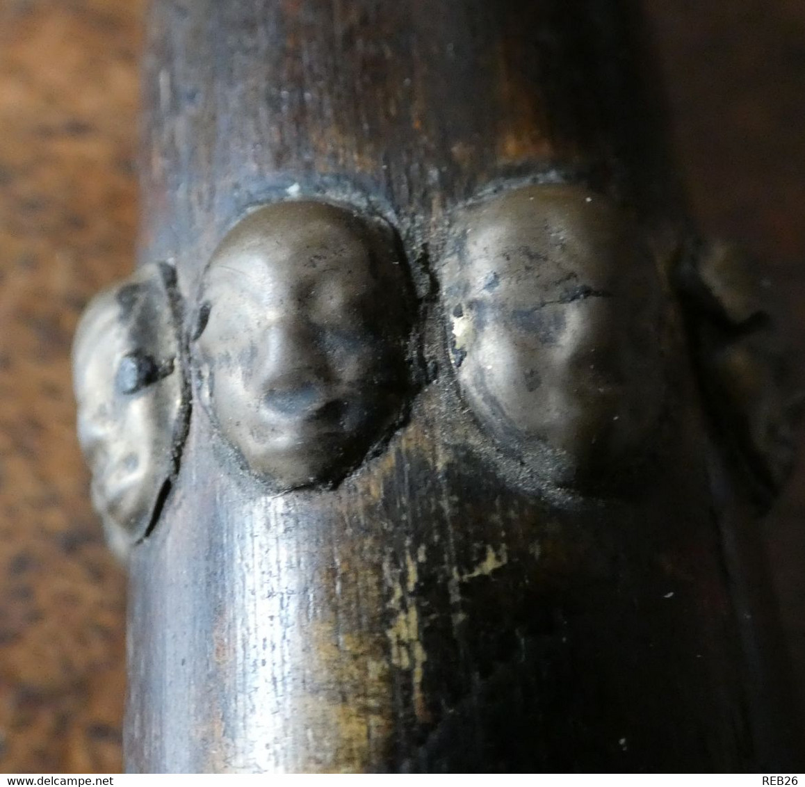 flute ancienne decoree motifs laiton tous differents