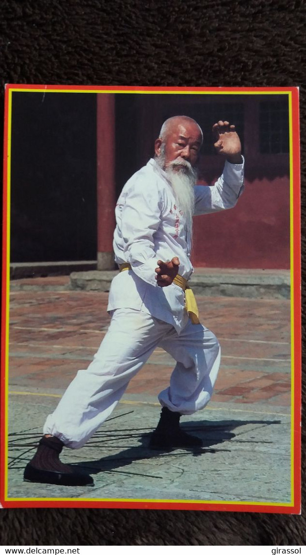 CPM ARTS MARTIAUX SPORT LES MAITRES  DU KUNG FU ED APAMA VIEIL HOMME SAGE FIGURE - Artes Marciales