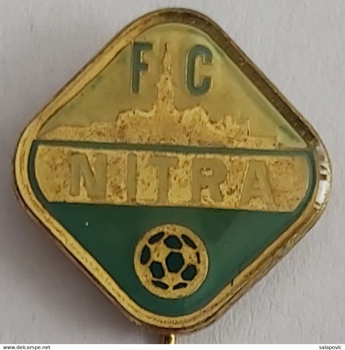 FC Nitra Slovakia Football Soccer Club Fussball Calcio Futbol Futebol PINS BADGES A4/2 - Football