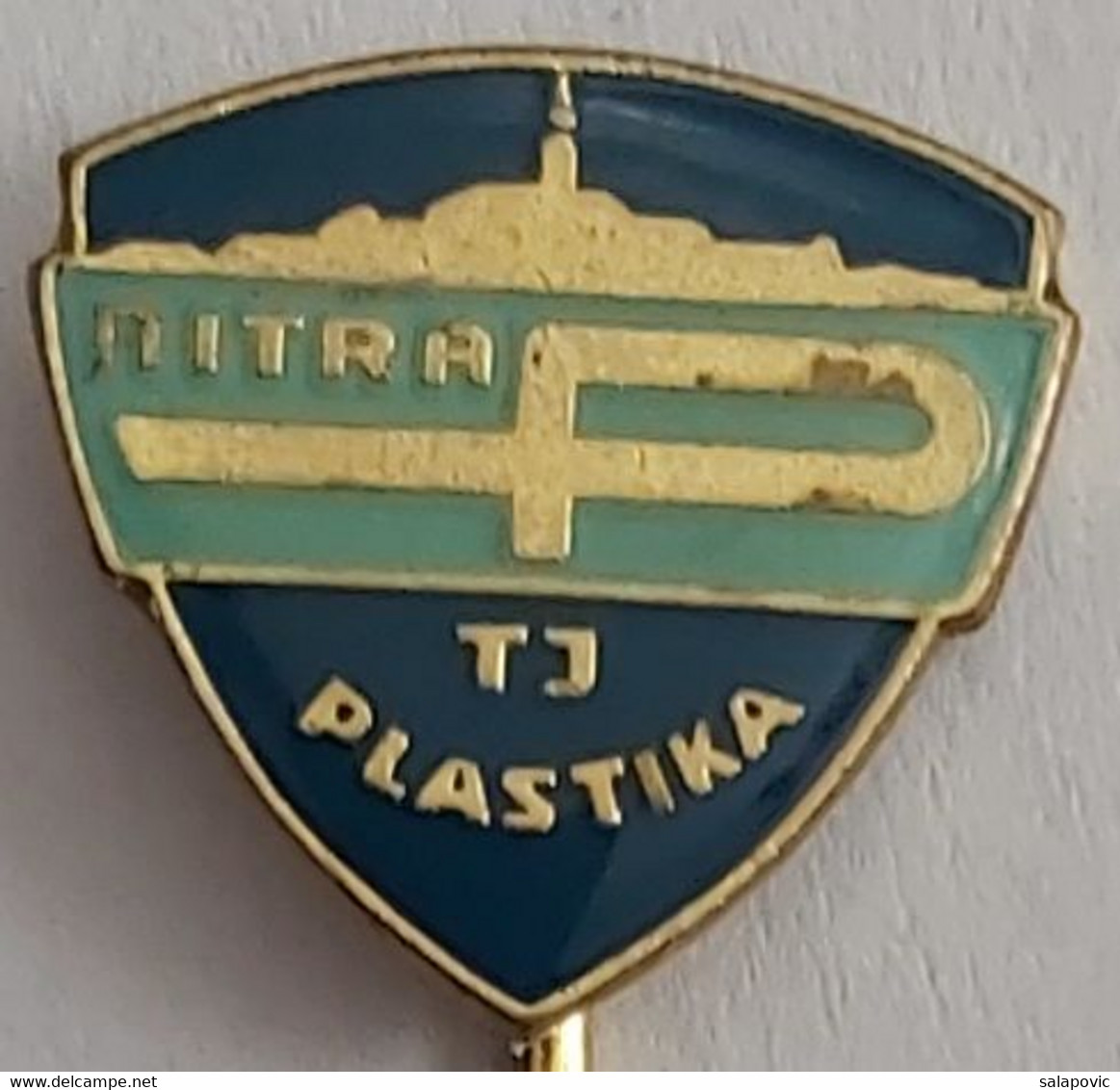 TJ Plastika Nitra  Slovakia Football Soccer Club Fussball Calcio Futbol Futebol PINS BADGES A4/2 - Football