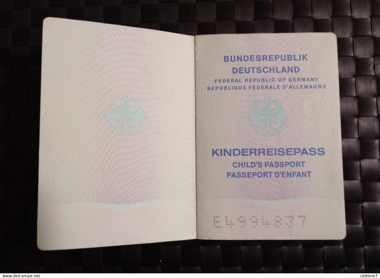 Passport Kinderreisepass 2009 Pasaporte, Passeport, Reisepass - Historical Documents