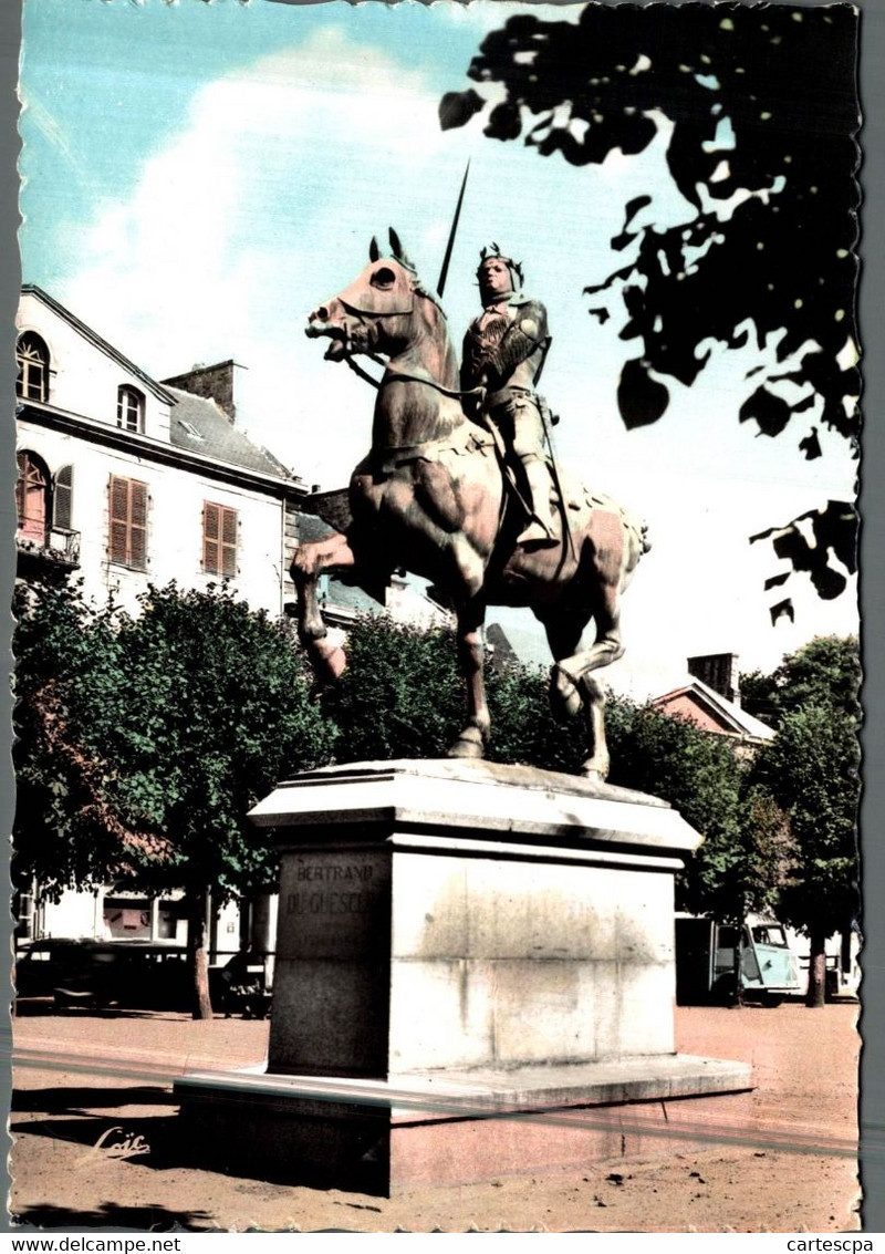 Dinan Statue De Bertrand Du Guesclin   CPM Ou CPSM - Dinan