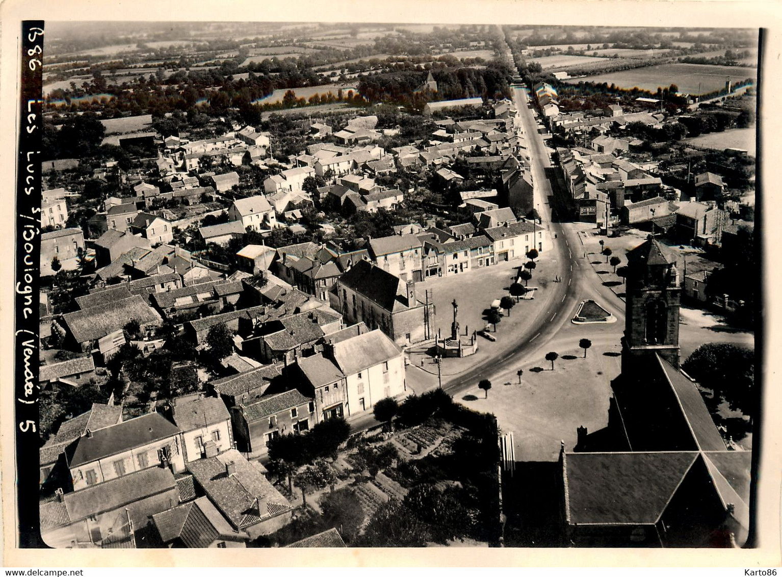 Les Lucs Sur Boulogne * Photo Ancienne * Vue Aérienne Sur Le Bourg Du Village * La Place De L'église - Les Lucs Sur Boulogne
