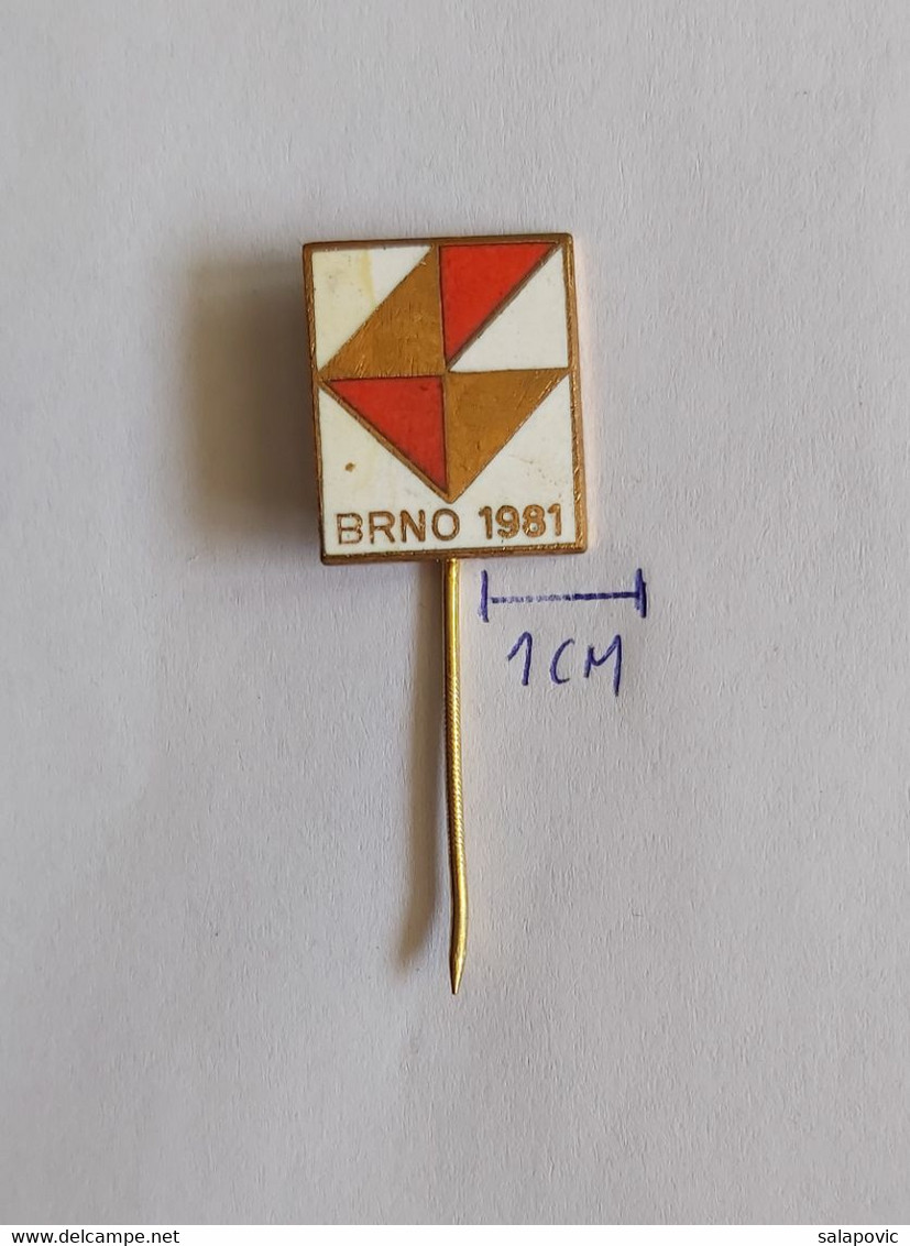 Brno 1981 Czech Republic  Football Soccer Club Fussball Calcio Futbol Futebol PINS BADGES A4/3 - Football