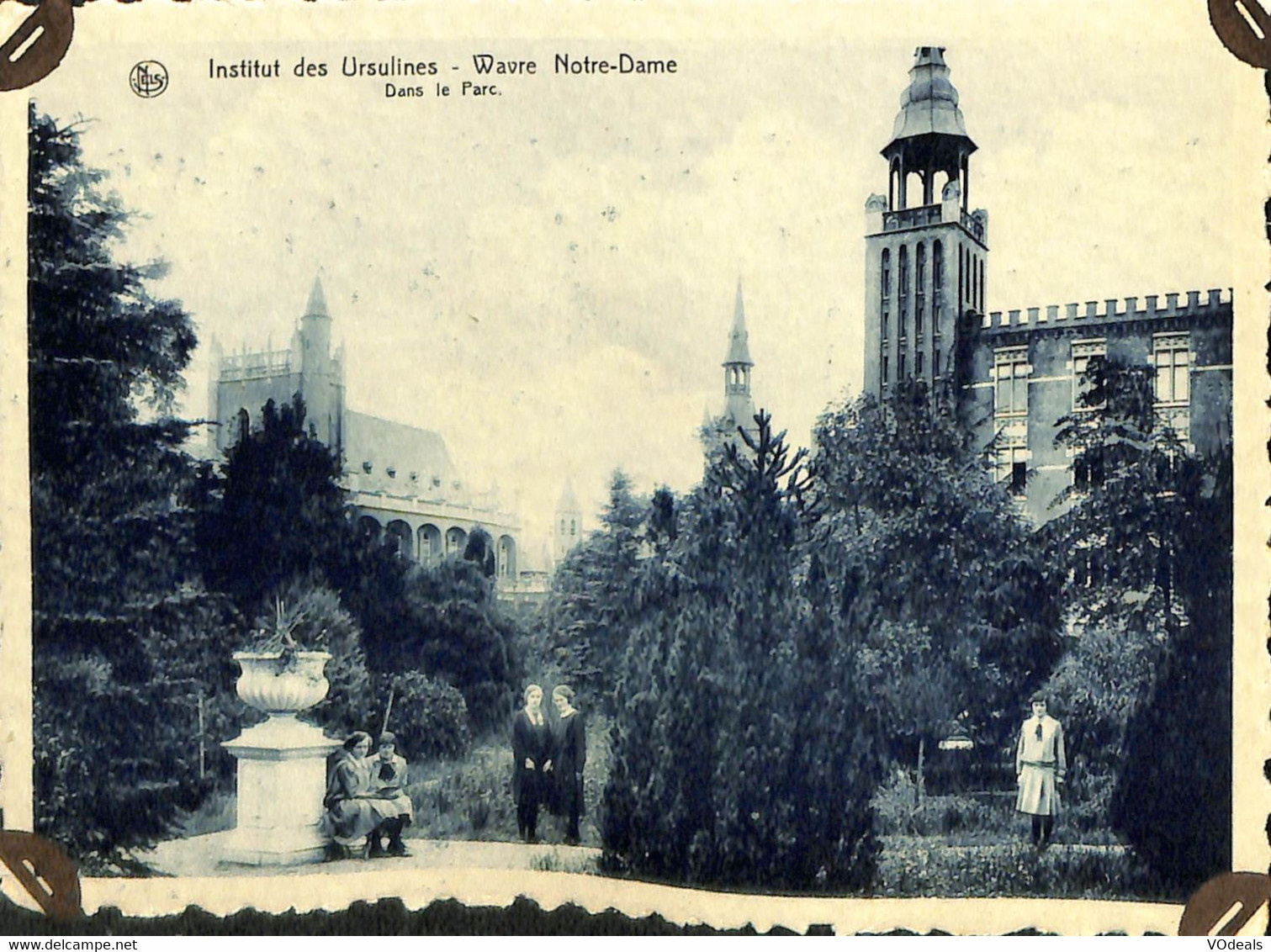 038 250 - CPA - Belgique - Institut Des Ursulines - Wavre Notre-Dame - Dans Le Parc - Sint-Katelijne-Waver