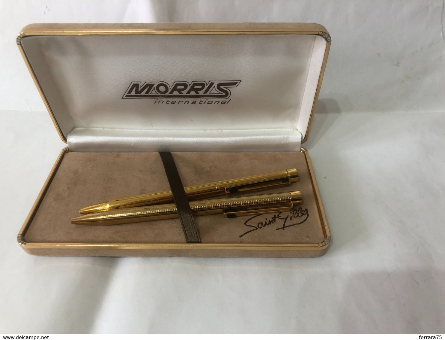 MORRIS INTERNATIONAL:LOTTO DI PENNE A SFERA PLACCATE ORO 18 KT CON CUSTODIA. - Stylos