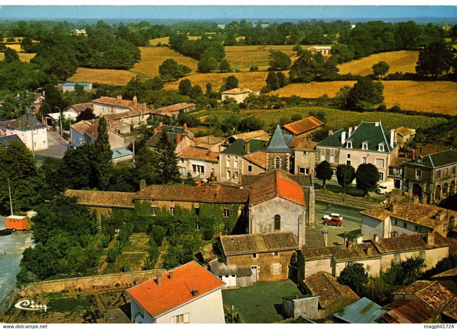 Cpsm (79)--mazieres--en--gatine   Vue Aèrienne Le Centre Du Bourg - Mazieres En Gatine