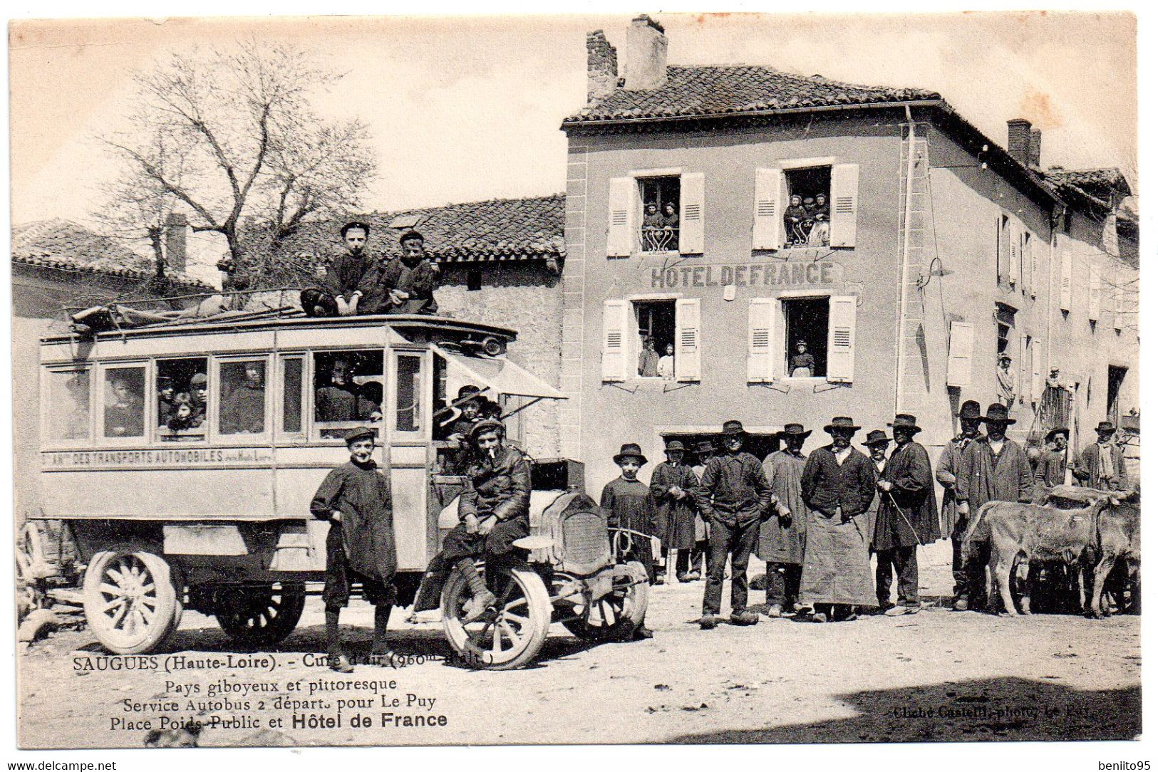 CPA De SAUGUES - Service D'AUTOBUS. - Saugues