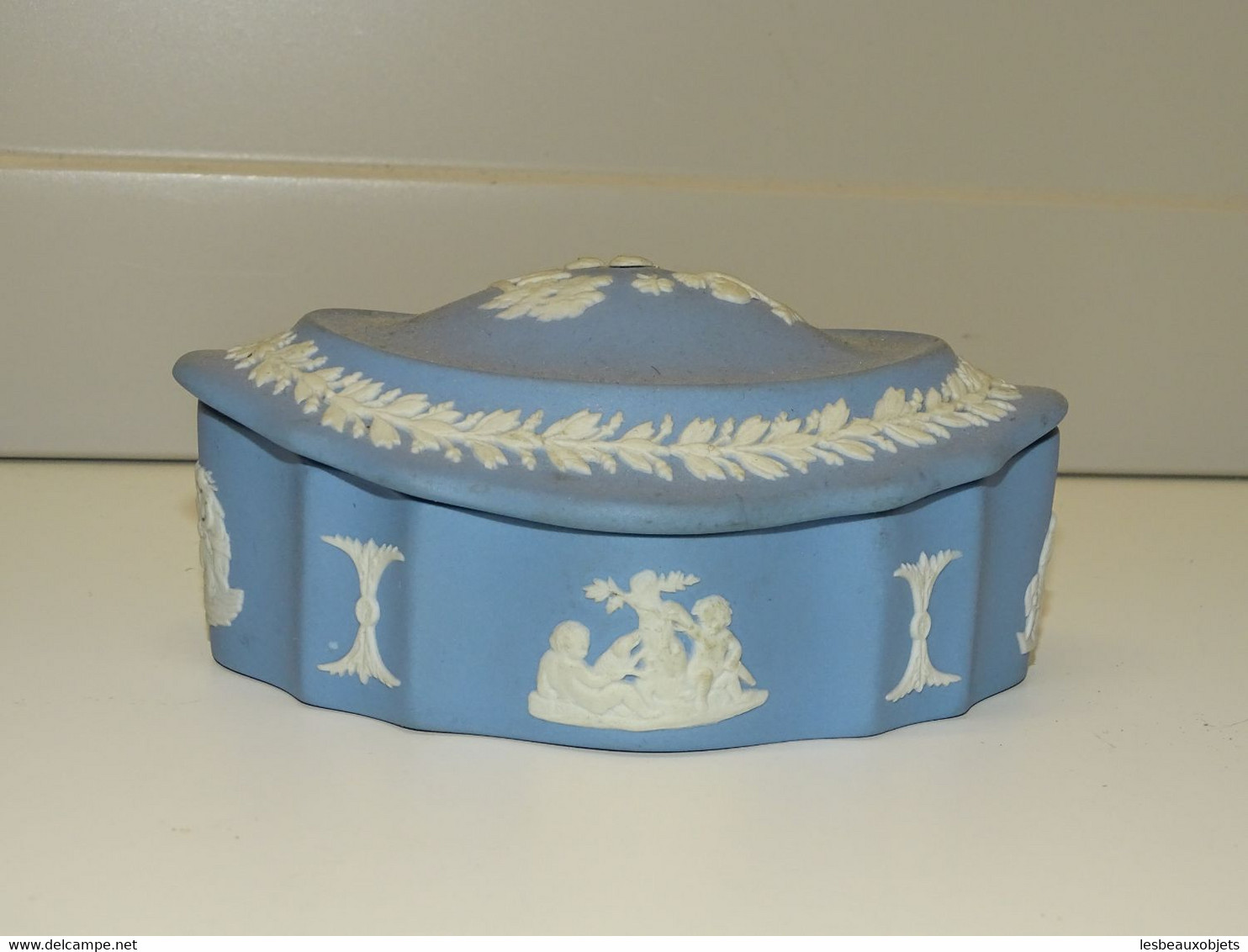 *JOLIE PETITE BOITE à BIJOUX BONBONNIERE GRES BLEU WEDGWOOD Non Signé VITRINE E - Wedgwood